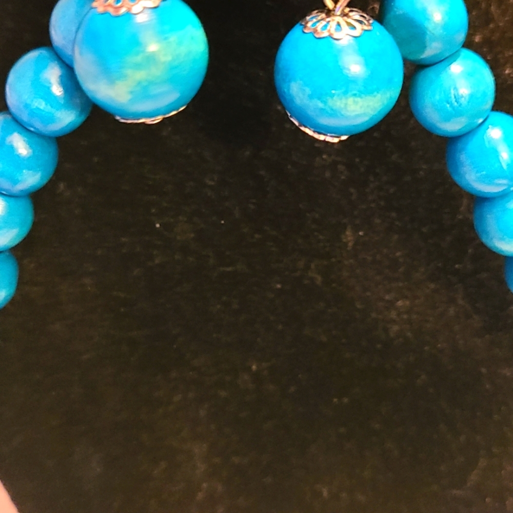 Large blue 💙 Necklace - Picture 2 of 2